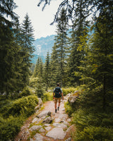 Plecak trekkingowy czy turystyczny? Sprawdź, który lepiej sprawdzi się na Twojej wyprawie