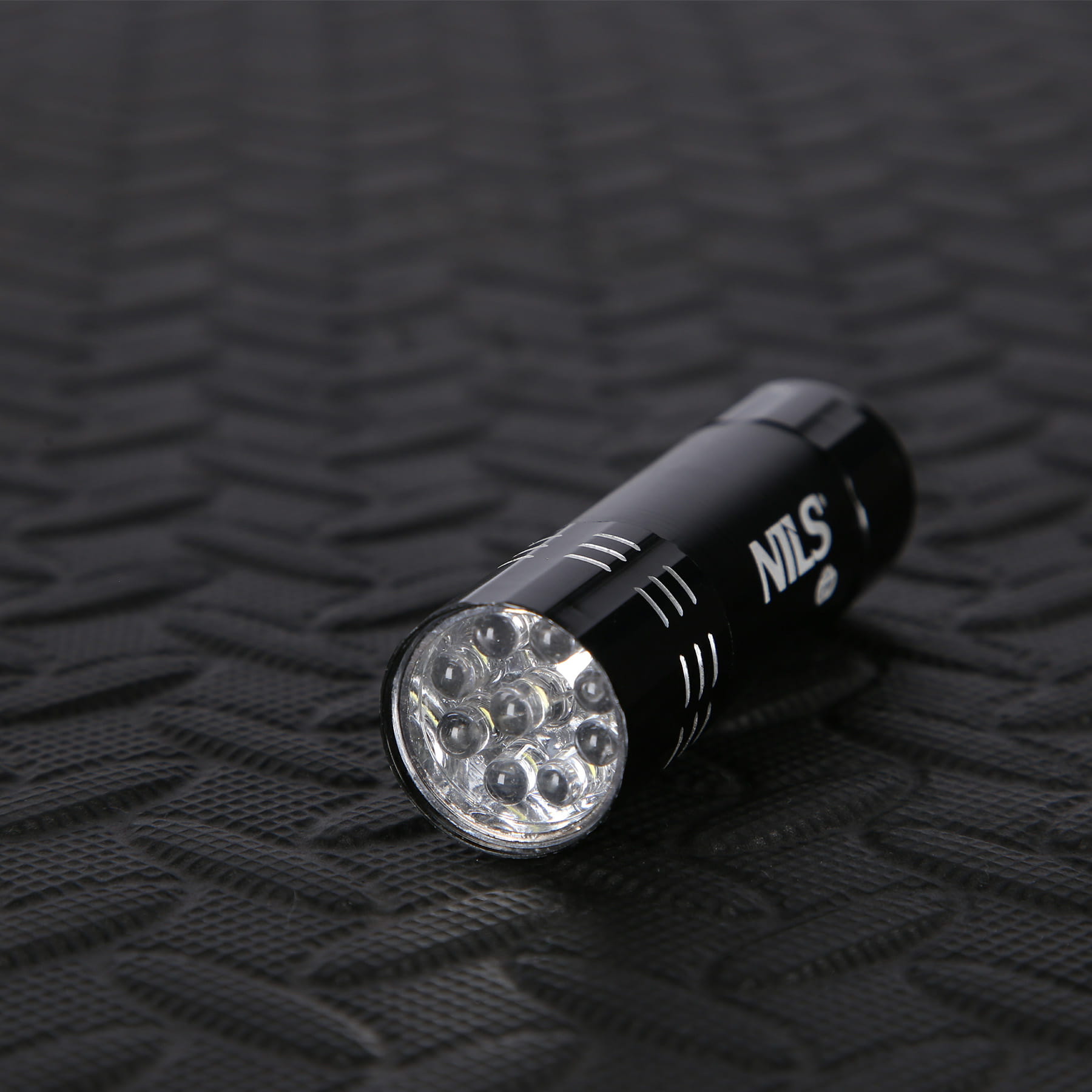 LATARKA LED 300 LM NILS CAMP NC0001