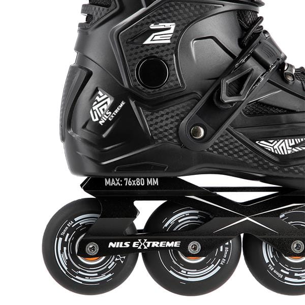 NA9786 CZARNE ŁYŻWOROLKI NILS EXTREME