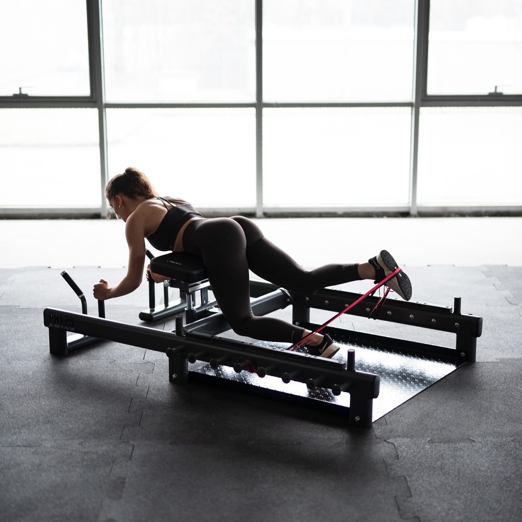 PLATFORMA DO ĆWICZEŃ MIĘŚNI POŚLADKÓW HIP THRUST I MARTWEGO CIĄGU HMS PHT25