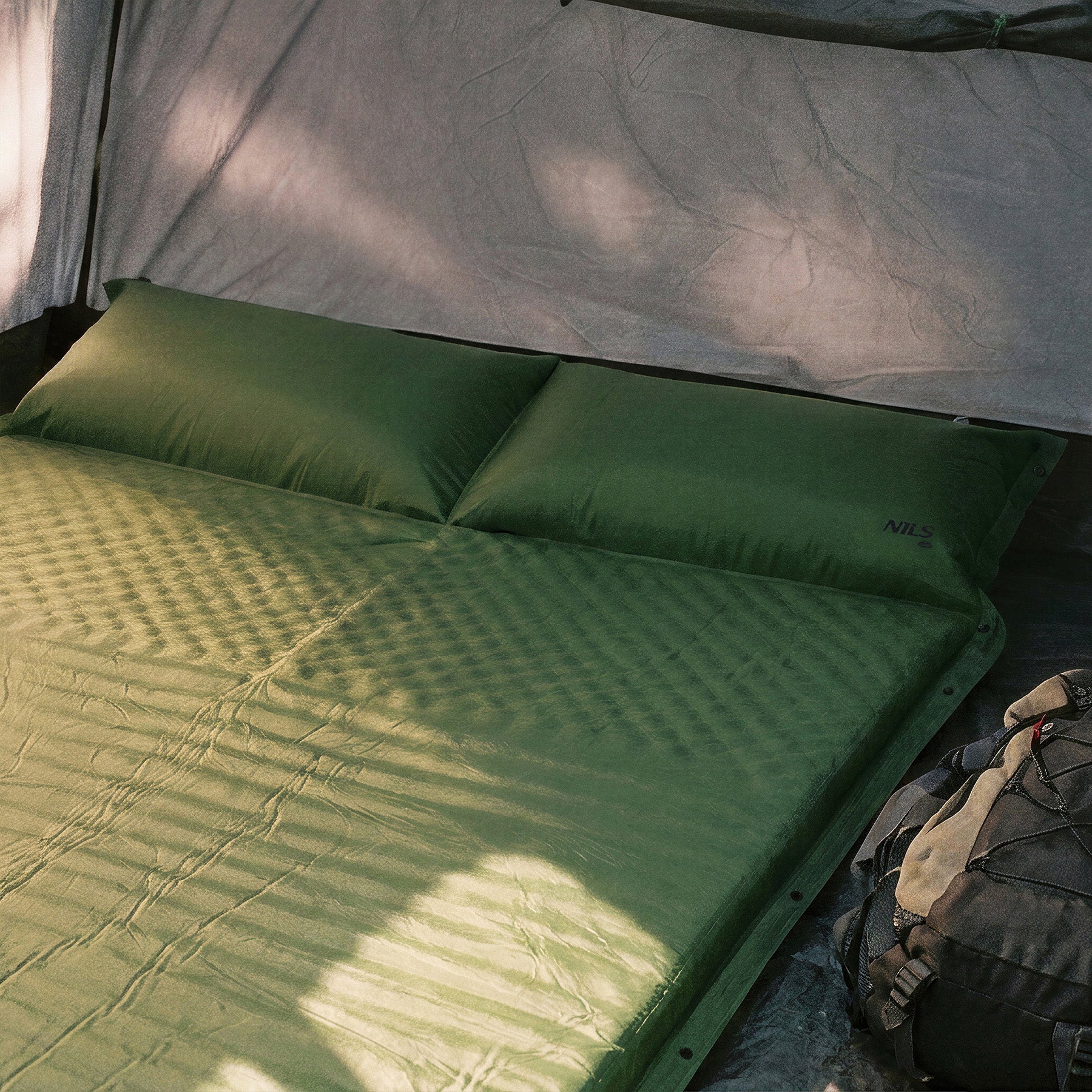 MATA SAMOPOMPUJĄCA DWUOSOBOWA Z PODUSZKĄ  186x130cm ZIELONA NILS CAMP NC4060
