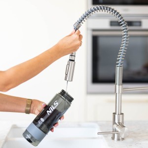 ZESTAW PLECAK CZARNY ADVENTURE 25L NC1766 + NCD07 BUTELKA SZARA TRITANOWA NILS CAMP