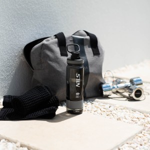 ZESTAW PLECAK CZARNY ADVENTURE 25L NC1766 + NCD07 BUTELKA SZARA TRITANOWA NILS CAMP