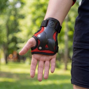 H320 ZESTAW OCHRANIACZY CZERWONY NILS EXTREME