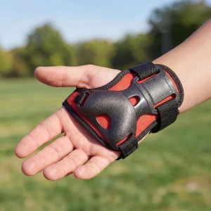 H210 ZESTAW OCHRANIACZY CZERWONY NILS EXTREME